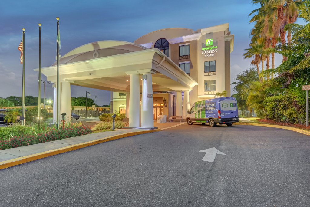 Holiday Inn Express & Suites Tampa-USF-Busch Gardens